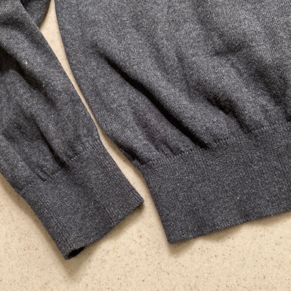 Dark Gray Cashmere Blend V-Neck Sweater Men Size Medium - Picture 10 of 11